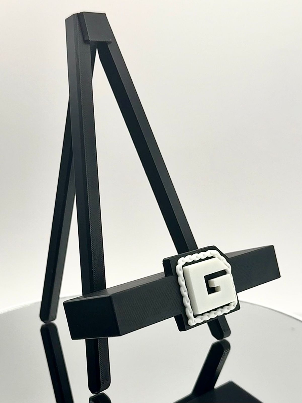 Gallery Edition Grails Art Display Easel