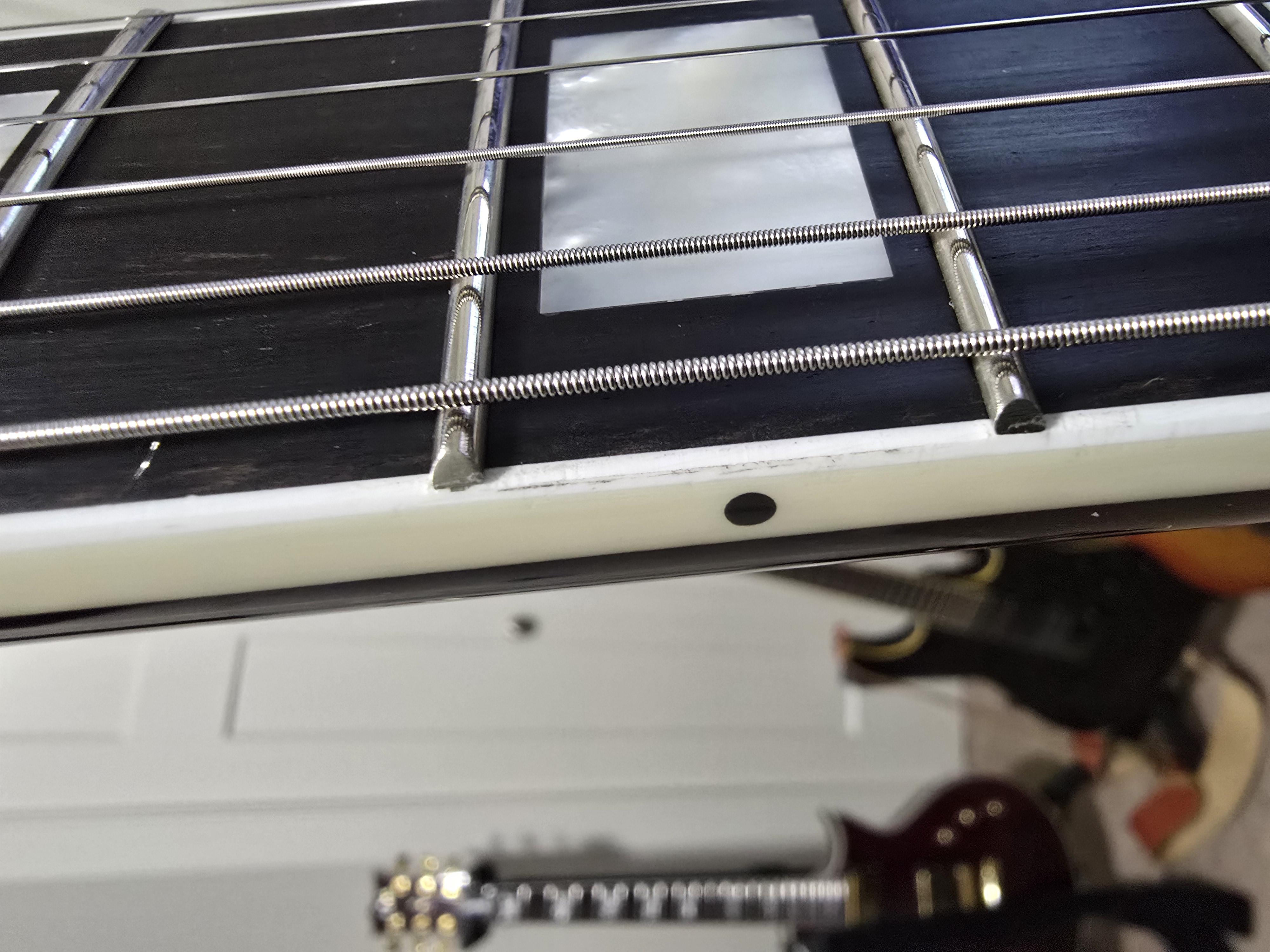 Epiphone Sweetwater Exclusive Epiphone Les Paul Custom Cobra Burst - Damage 2