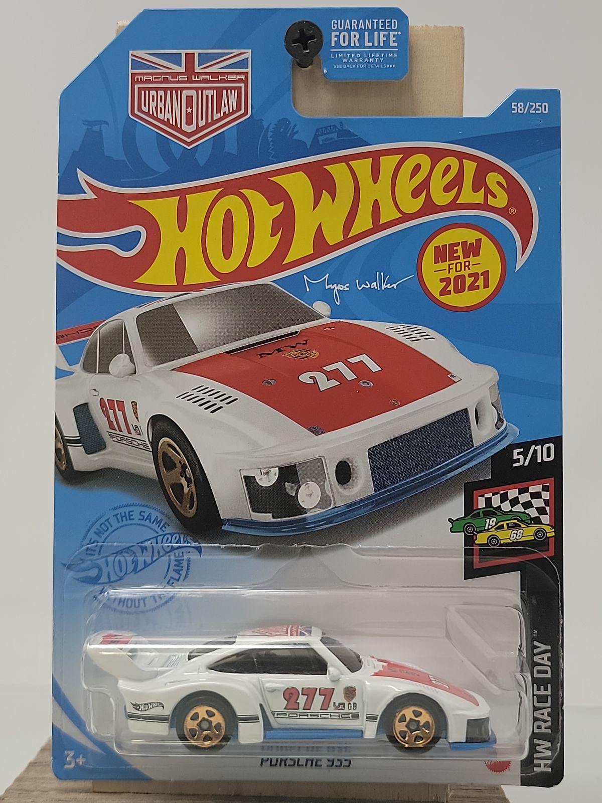 Hot Wheels Porsche 935 – White/Red – HW Race Day 5/10 – Factory Sealed