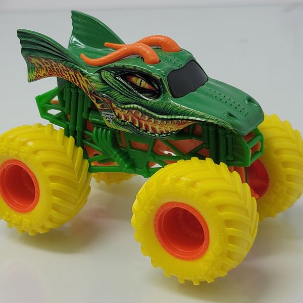 Spin Master 2024 Monster Jam Series 6 Dragon Green Body w/ Yellow Tires 1:64th
