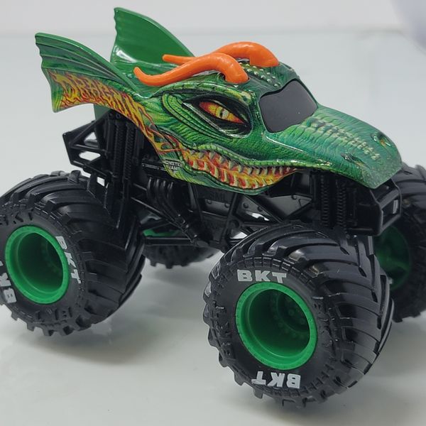 Spin Master Monster Jam Series 32 Dragon 1/64 Scale