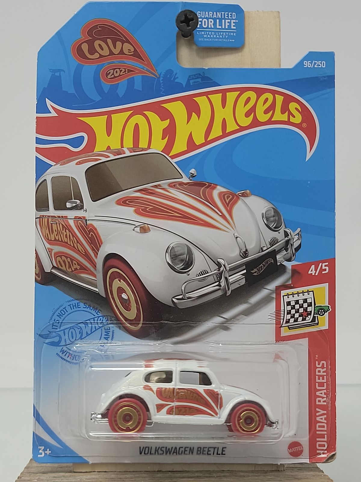 Hot Wheels Volkswagen Beetle – White/Red/Gold – Valentine’s Day “Love 2021” – Factory Sealed