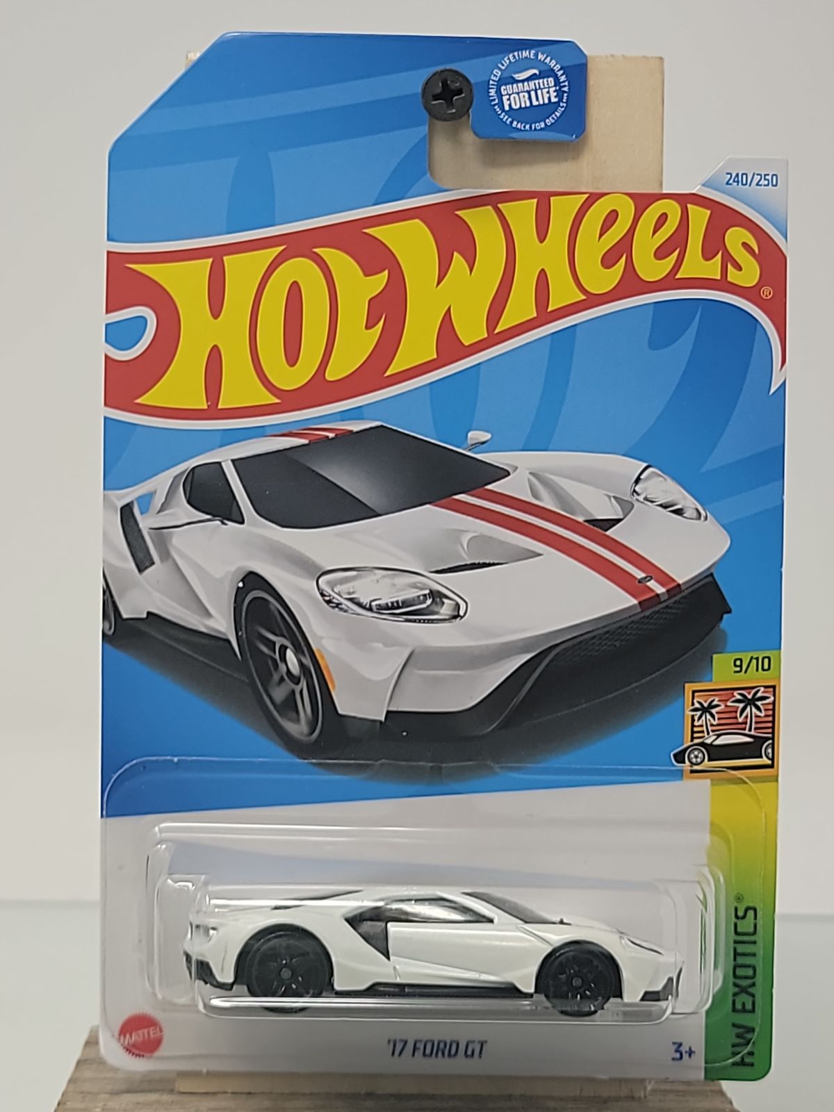Hot Wheels ’17 Ford GT – White with Red Racing Stripe – HW Exotics 9/10 – 240/250