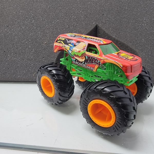 Hot Wheels Burger Delivery Monster Jam Truck