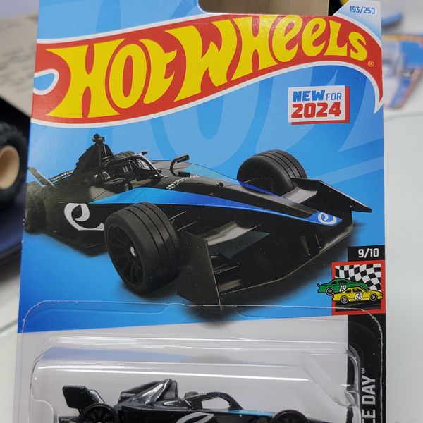 Hot Wheels 2024 Basuc L Case HW Race Day Formula E Gen3 Black #193