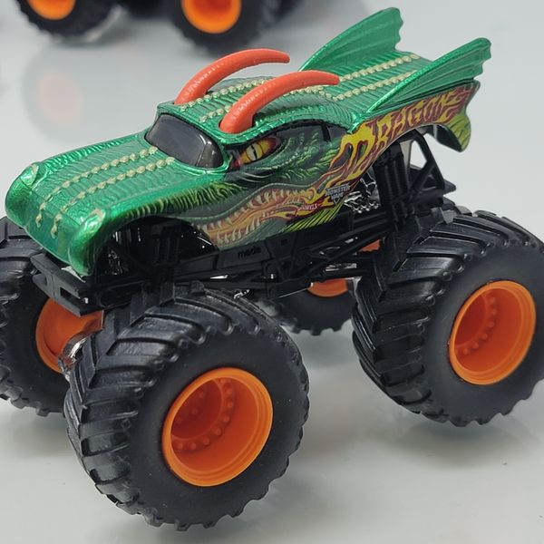 Monster Jam Hot Wheels 2015 DRAGON Green #07 Orange Rims 1:64 1/64 Truck