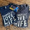 Onze meest recente CD met 1 T-shirt (unisex)