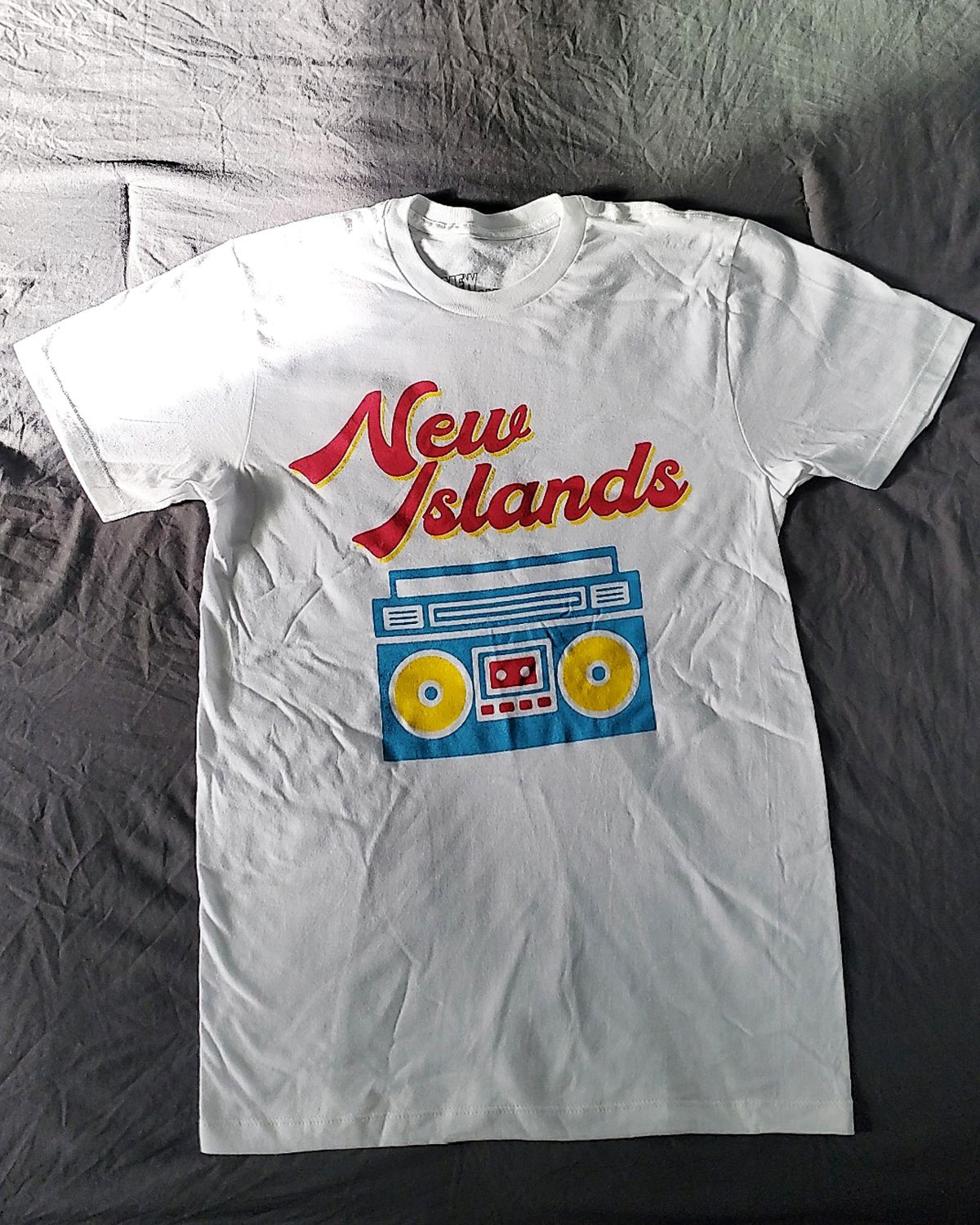 "90's Boombox" T-Shirt (L and XL)