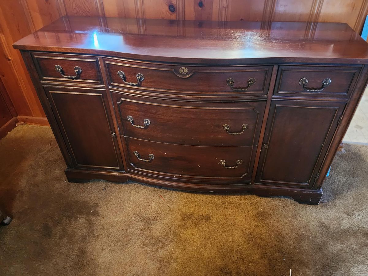 Bernhardt Buffet in good condition