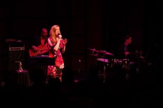 Tara & Trio - The Look of Love