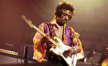 Jimi Hendrix
Eric Clapton fogalmazott így: "..ha a gitárosoknak ven királya.... akkor Istene is van: ő Jimi Hendrix.
Igen, mindent tudott, nem sok idő jutott neki életéből, 27 évesen ment el, de amit alkotott, és a játéka, húúúú
Felülmúlhatatlan. Utánozni sokan próbálták és próbálni is fogják, hasztalan (tennék ide egy kivételt: Stevie Ray Vaughant).
Kíváncsi volnék mit játszana mostanság.
Fotó: wikipedia
