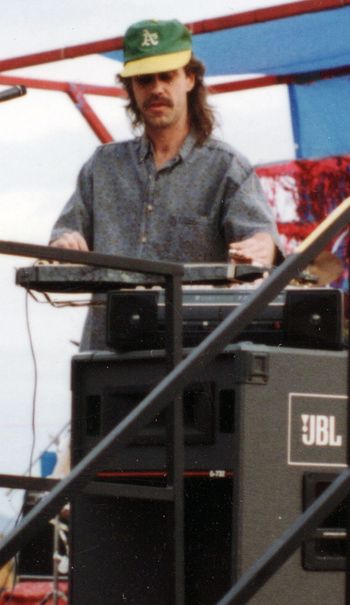 LJ
