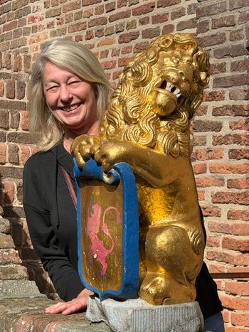 Muiderslot Castle, Muiden. Debbie and a golden lion. He seems to be taking his duties very seriously.
