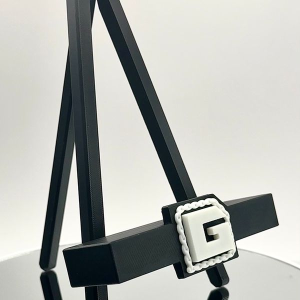Gallery Edition Grails Art Display Easel 