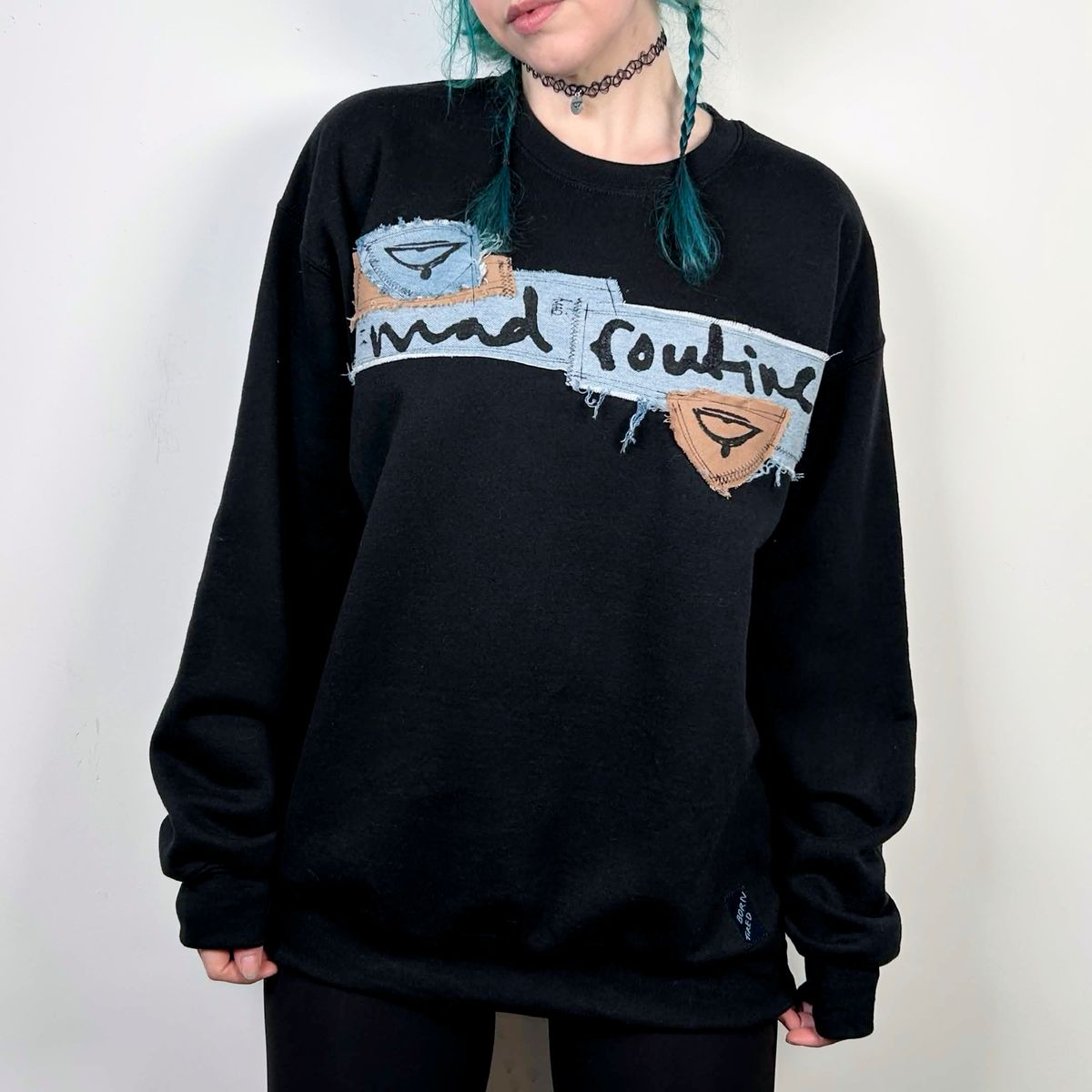 L ★ BLACK PATCH SWEATER