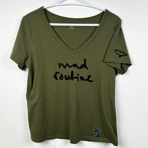 M ★ DARK GREEN V NECK TEE