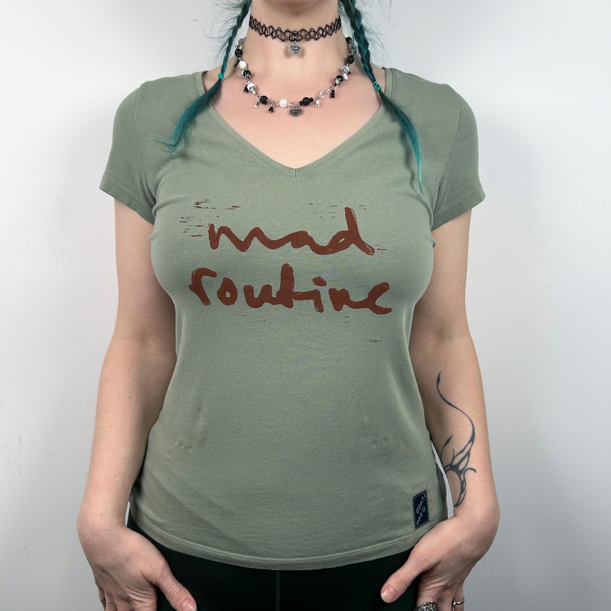M ★ LIGHT GREEN V NECK TEE