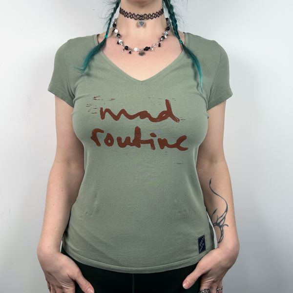 M ★ LIGHT GREEN V NECK TEE