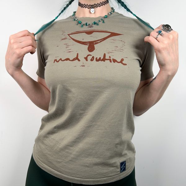 M ★ LIGHT OLIVE TEE