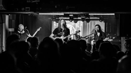 Circu5 performing live, with Paul New, Steve Tilling, Lee Moulding and Mark Kilminster on stage