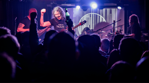 Circu5 performing live, with Paul New, Steve Tilling, Lee Moulding and Mark Kilminster on stage