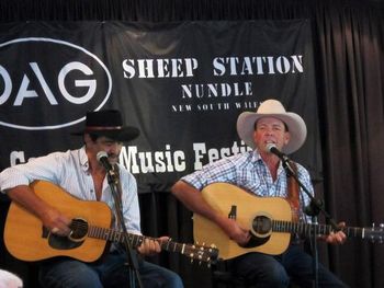 Charley Boyter & Dean at Dag Station Tamworth 2013

