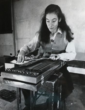 Bloomsburg Pa  Deluxe Pianolin demo c.1980
