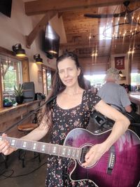 Kama Linden acoustic show at Broken Spoke Winery