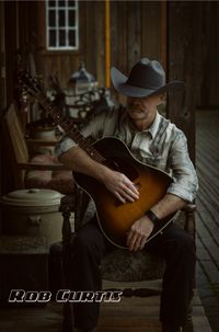 Monkey Tree Pub Goes Country