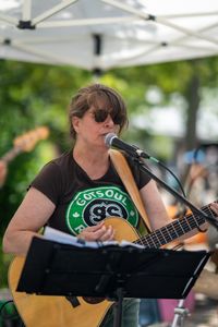 Jen Schaffer and the Shiners at Withrow Park Farmers' Market