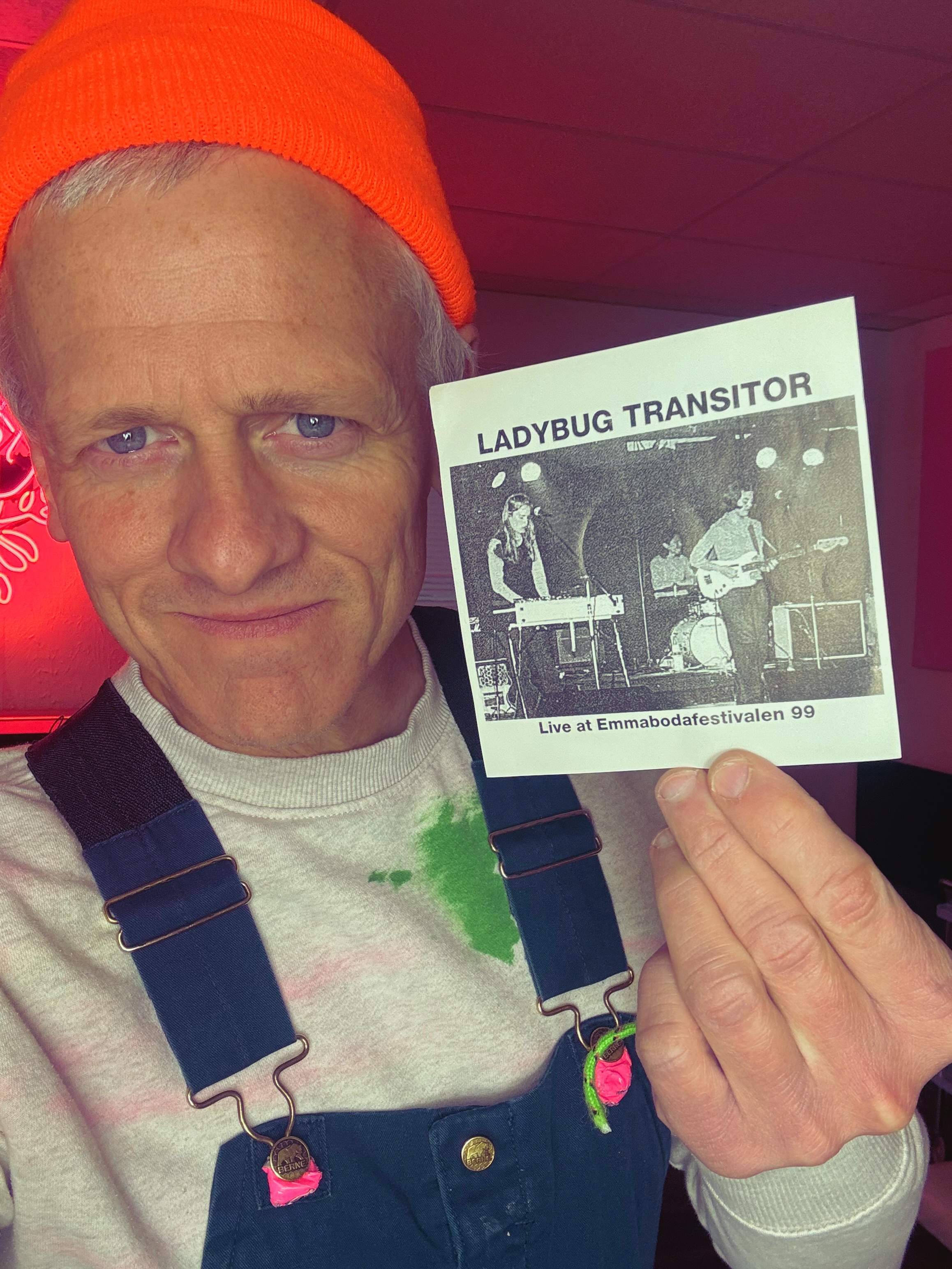 Patrick Tape Fleming holding Ladybug Transistor Live at Emmaboda Festival cd