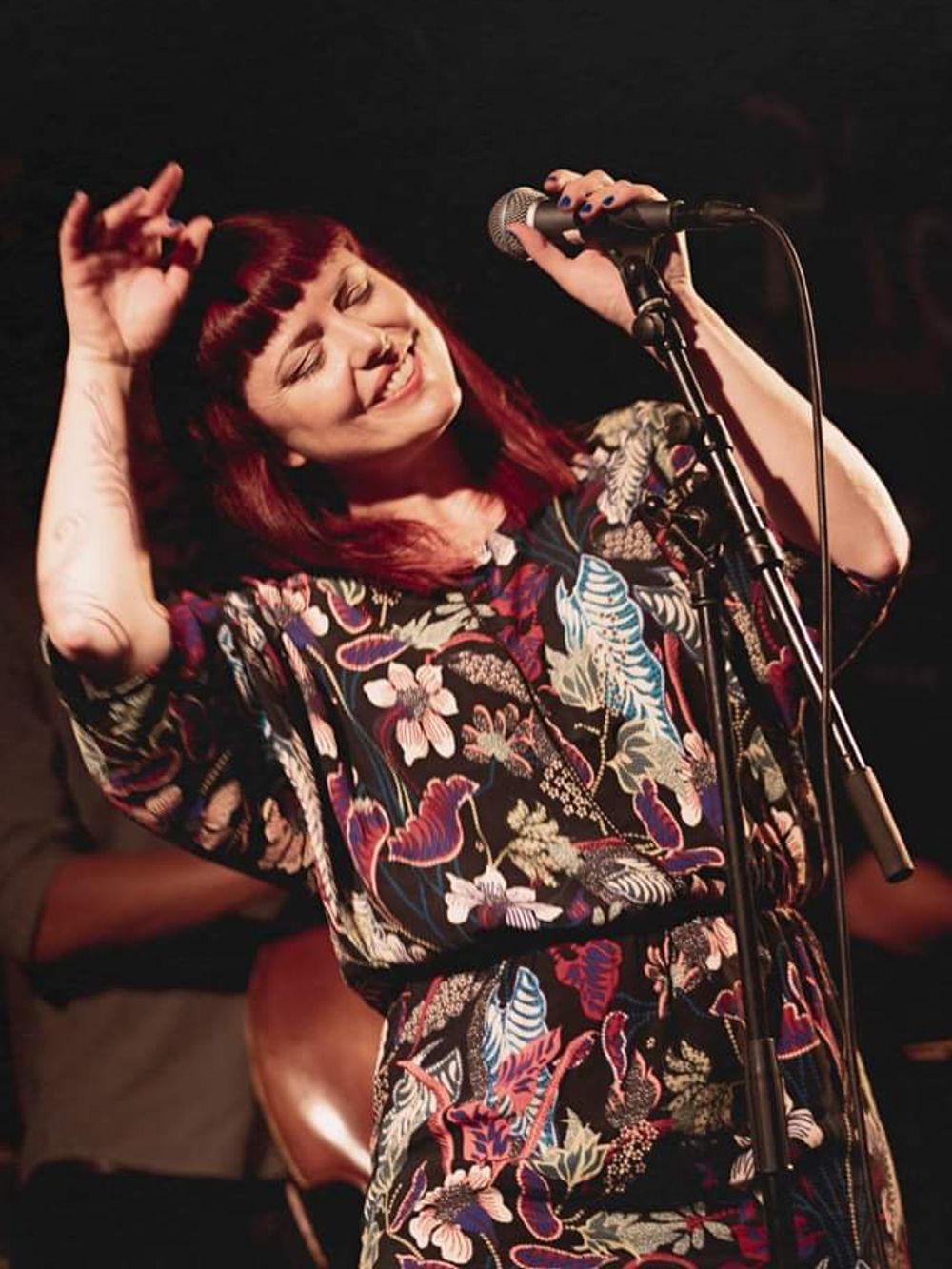 Suzette, het muzikale project van de Belgische zangeres Gudrun Roos.  Music with a story Suzette brings together French chanson, swing jazz and poetic storytelling in a warm, intimate sound. 