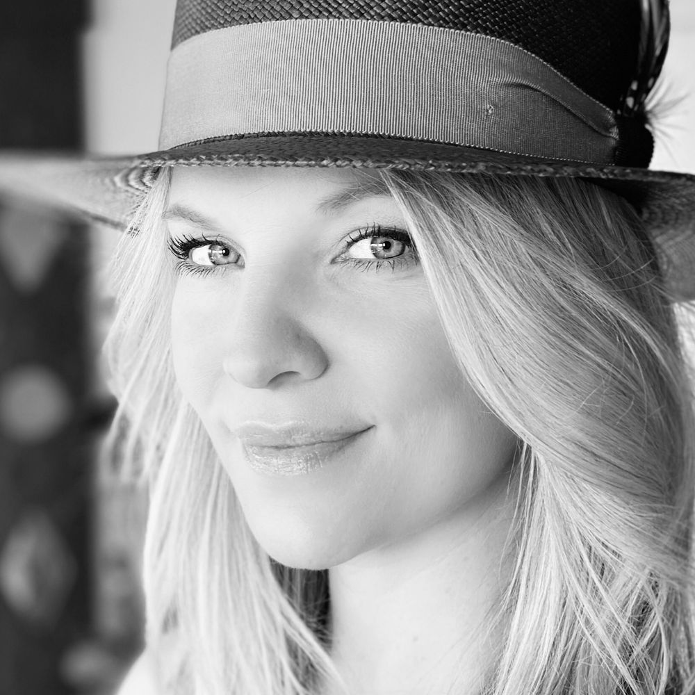 Anna Menyhart Biography 