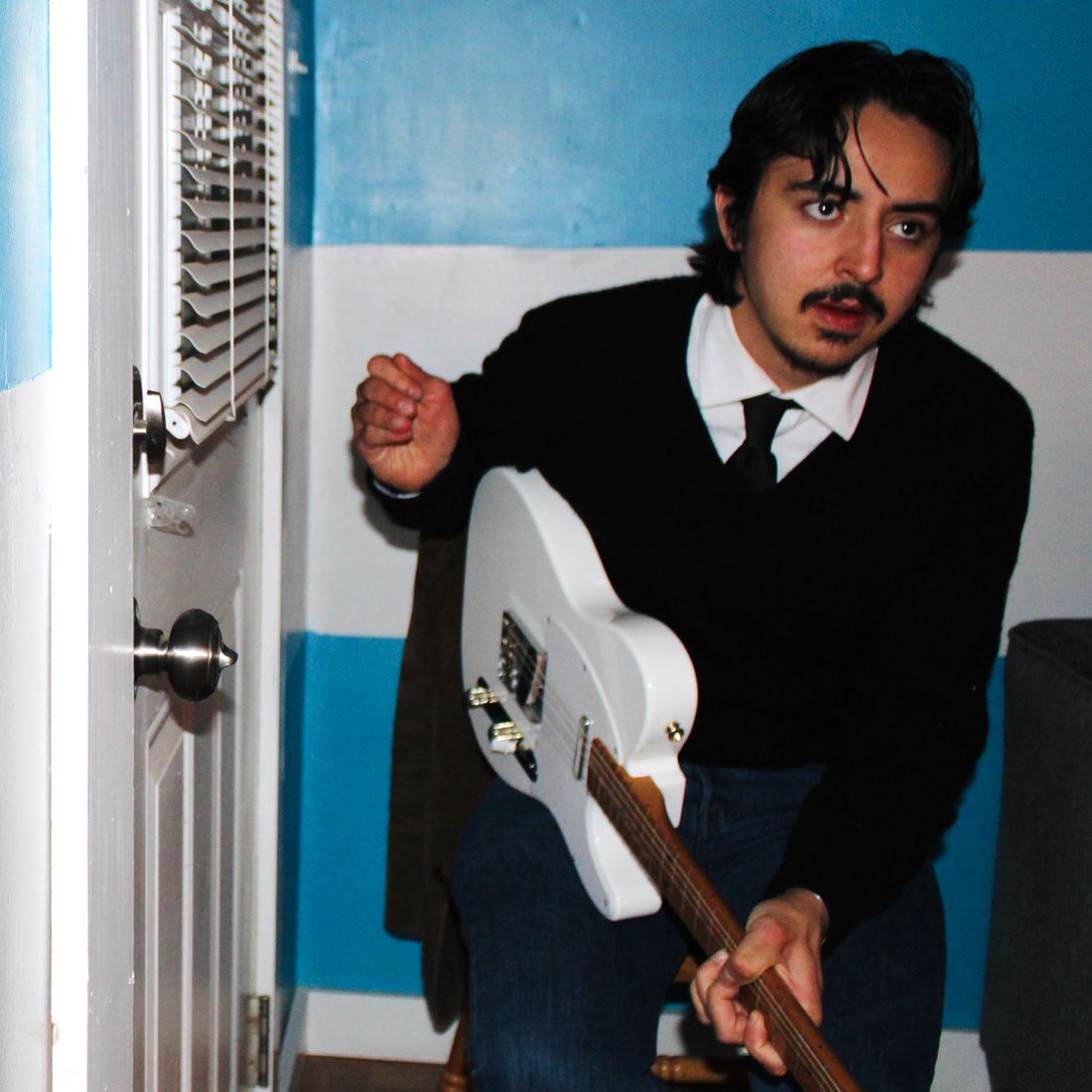 Steele with his pure white tele: "Ollie."
