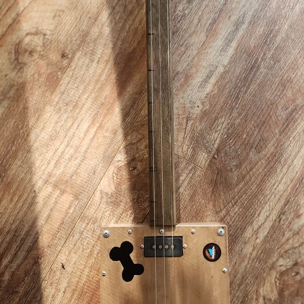 The Bitches Box - 3 String Fretless Box Guitar