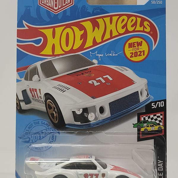 Hot Wheels Porsche 935 – White/Red – HW Race Day 5/10 – Factory Sealed
