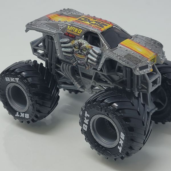 Hot Wheels Monster Jam MAX-D – Gray Body with Flame Graphics & BKT Tires