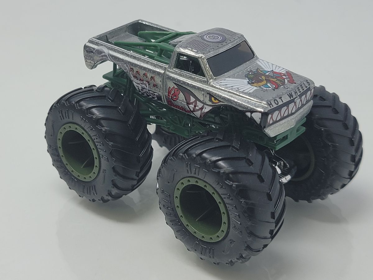 Hot Wheels Monster Jam Shark Bite Monster Truck 1:64 – Silver Body, Green Chassis