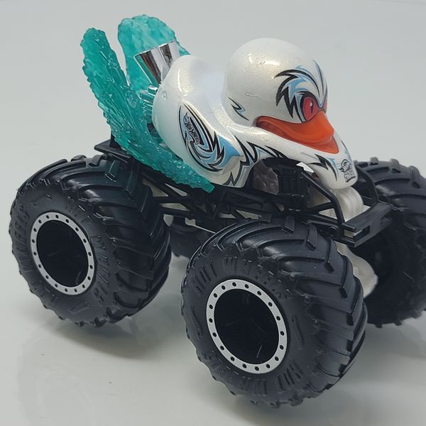 Hot Wheels 2024 Monster Trucks Freestyle #11/12 Duck N' Roll