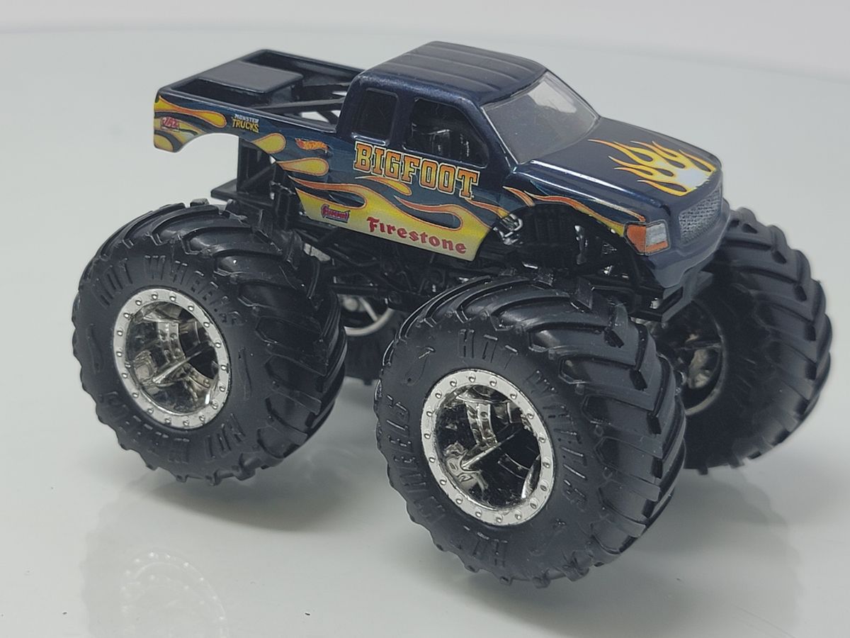 Hot Wheels Monster Jam 1/64 Bigfoot Flames Monster Truck 