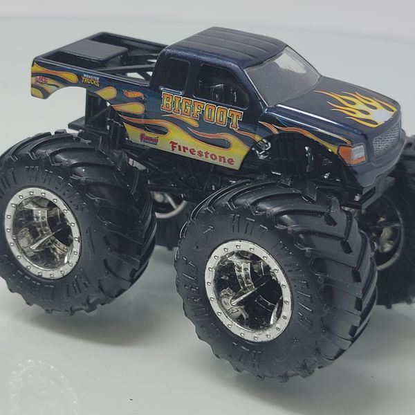 Hot Wheels Monster Jam 1/64 Bigfoot Flames Monster Truck 