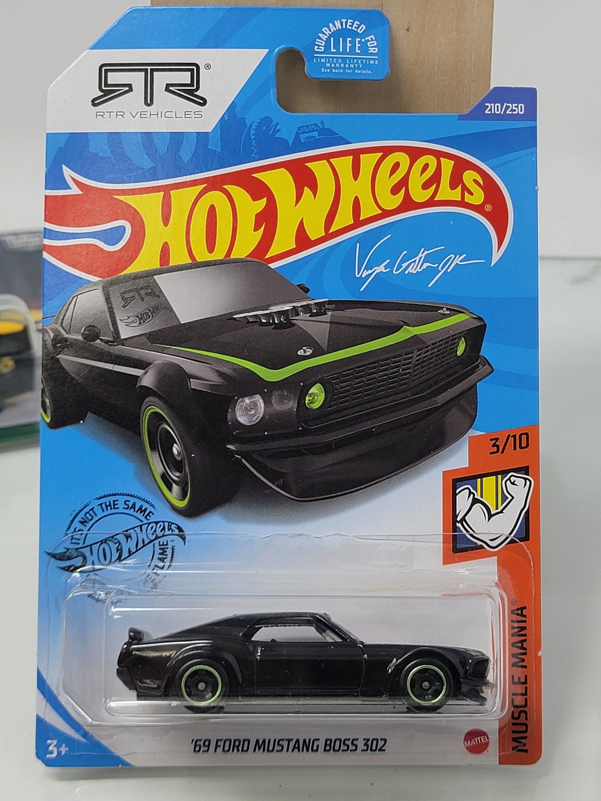 Hot Wheels ’69 Ford Mustang Boss 302 – Muscle Mania Series (3/10)