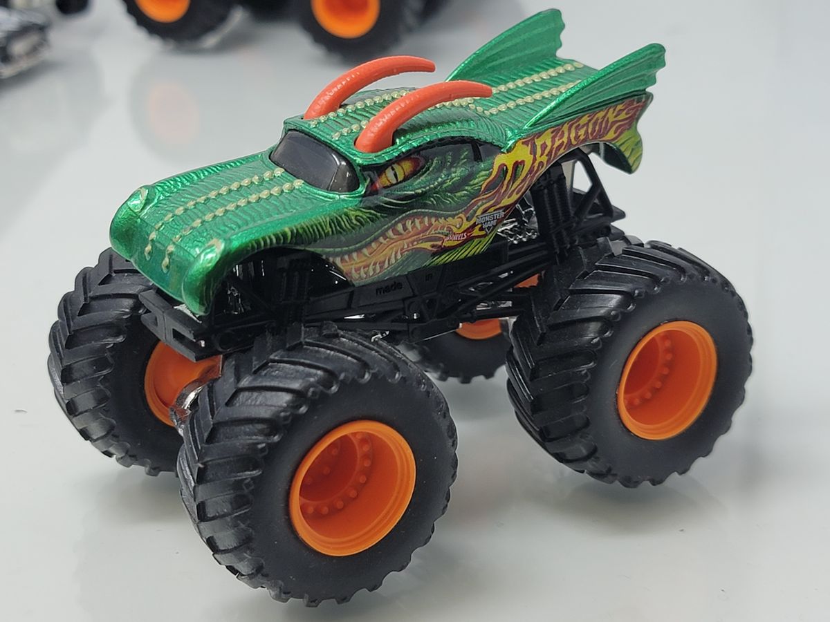 Monster Jam Hot Wheels 2015 DRAGON Green #07 Orange Rims 1:64 1/64 Truck