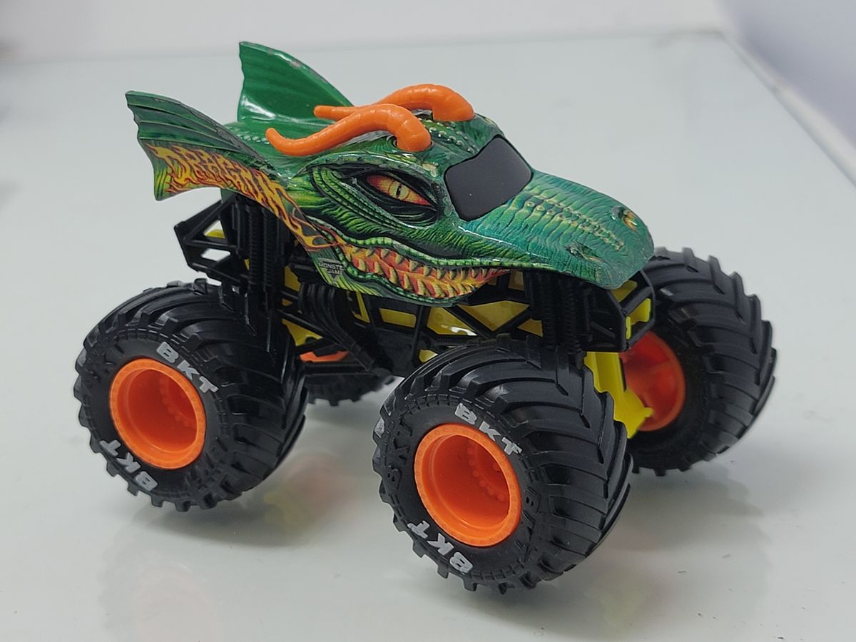 Monster Jam 2022 Spin Master 1:64 Diecast Truck with Bonus Accessory: Legacy Trucks Dragon BKT Tires