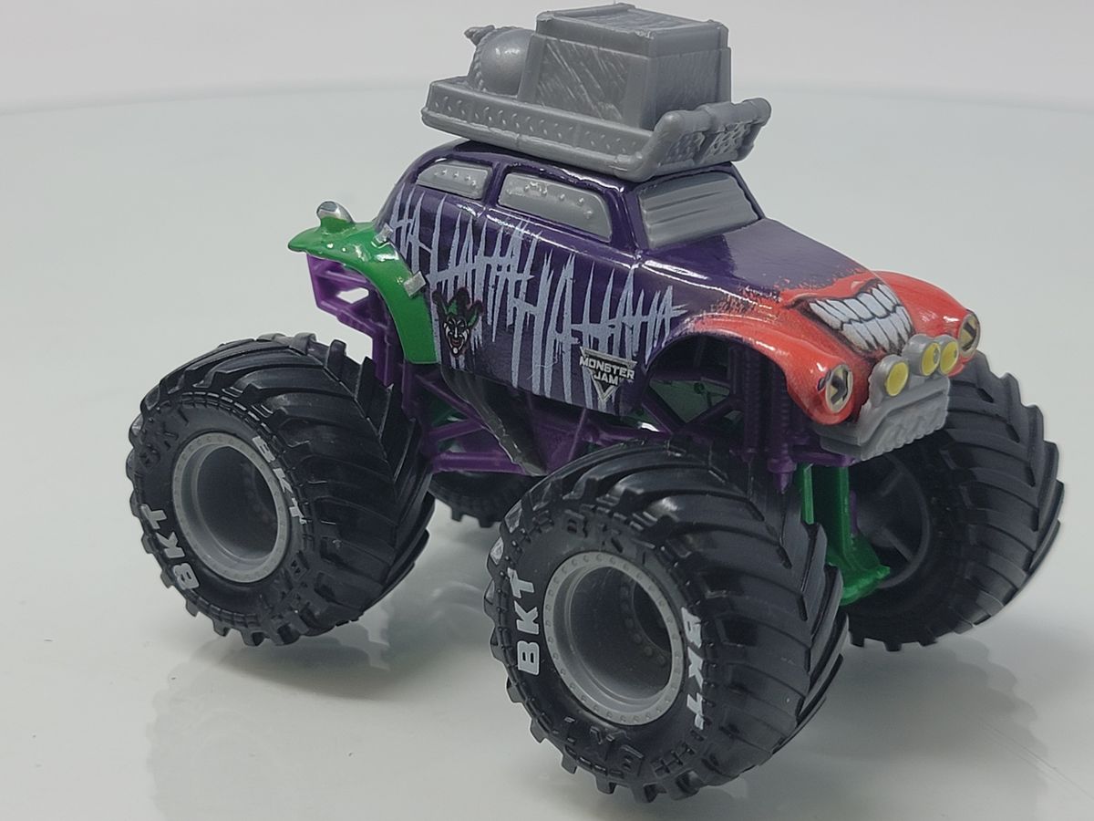 Joker Heroes & Villains Monster Jam Truck 1:64 Series 25