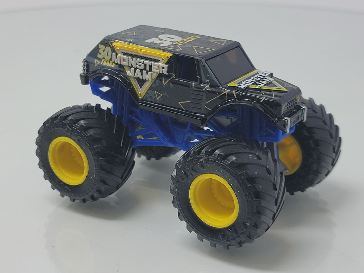 Monster Jam Exclusive World Finals 30th Anniversary Stunt Truck 1:64