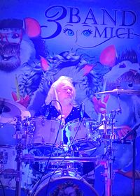 MykoMan with 3 Band Mice