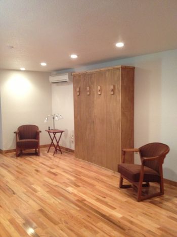...and an oak Murphy-Bed!
