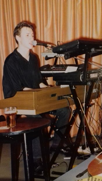 Live set at Elland Working Men's Club in 1994. Mix of covers and originals.
