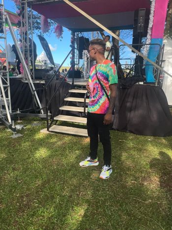 IN LIVIN' COLOUR! #STAGEILOVE #MUSICISLIFE
